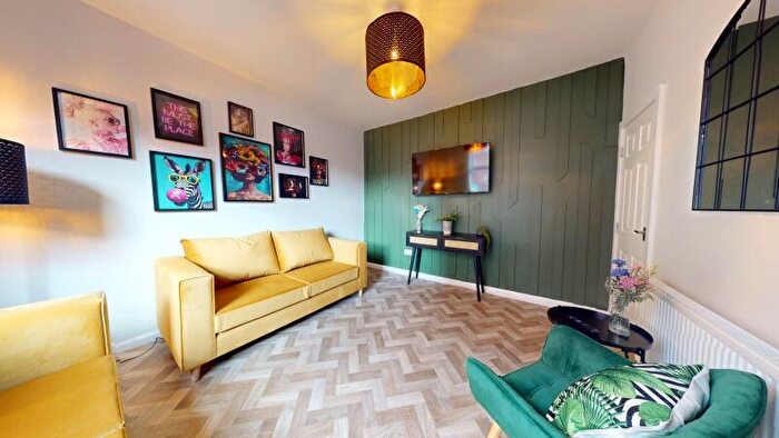 6 Bedroom Terraced House To Rent In Autumn Grove, Burley, Leeds, LS6