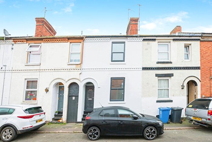 4 Bedroom Terraced House For Sale In Ford Street, Kettering, NN16