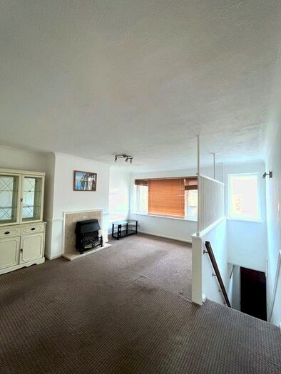 2 Bedroom Maisonette To Rent In Vineyard Road, Feltham, TW13