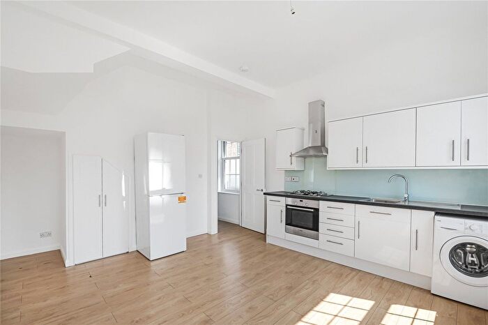 4 Bedroom Flat To Rent In Clapham High Street, London, SW4
