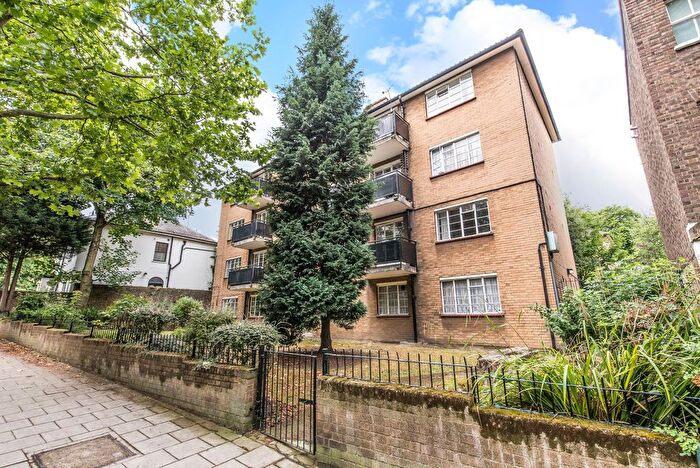 2 Bedroom Flat To Rent In Camberwell Grove, Camberwell, SE5