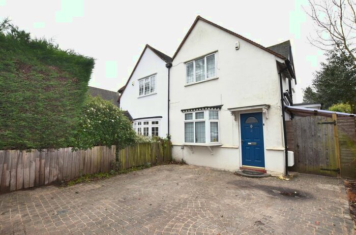 3 Bedroom Semi-Detached House To Rent In Horseshoe Lane, Watford, WD25