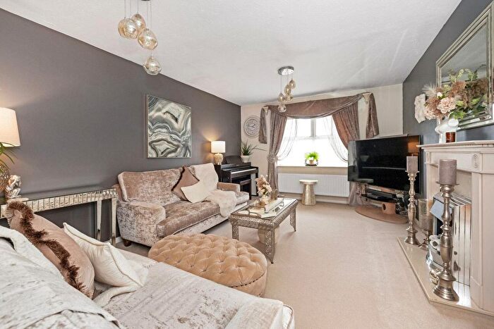 2 Bedroom Flat For Sale In Montana Gardens, Sydenham, London, SE26
