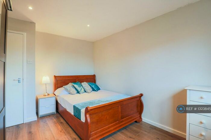 2 Bedroom Flat To Rent In Deptford, London, SE8