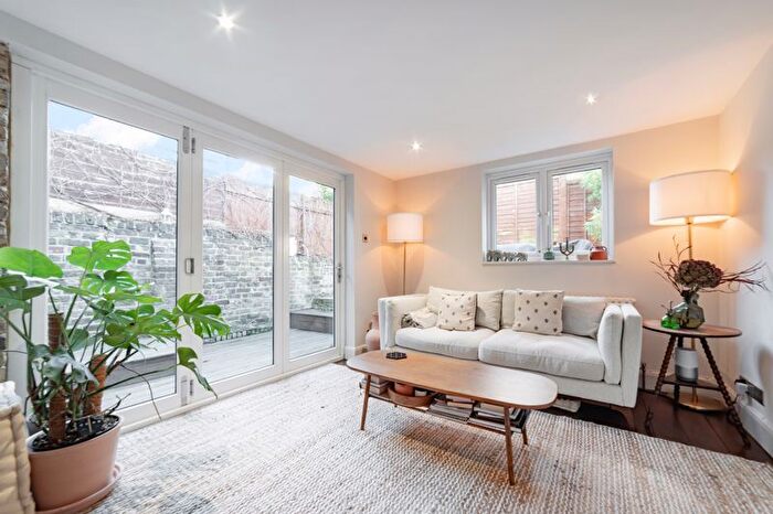 2 Bedroom Flat To Rent In Bravington Road, London, W9