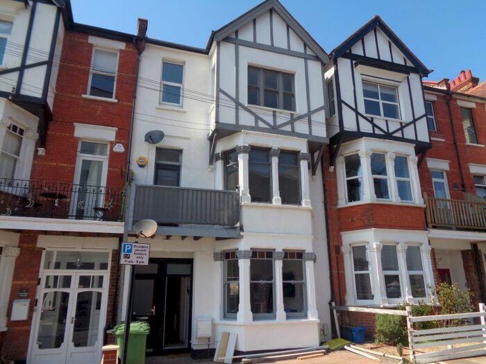 2 Bedroom Flat To Rent In San Remo Parade, Westcliff-On-Sea, SS0