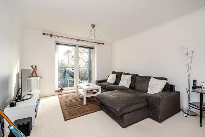 2 Bedroom Flat To Rent In Albemarle Road, Beckenham, BR3