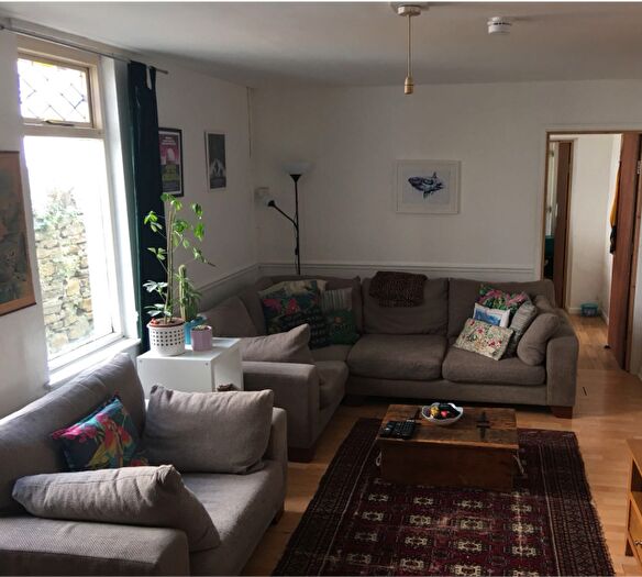 2 Bedroom Flat To Rent In Claude Road, Caerdydd, CF24