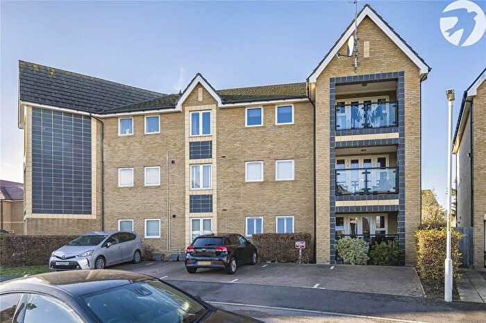 2 Bedroom Flat For Sale In Chapel Drive, Dartford, Kent, DA2