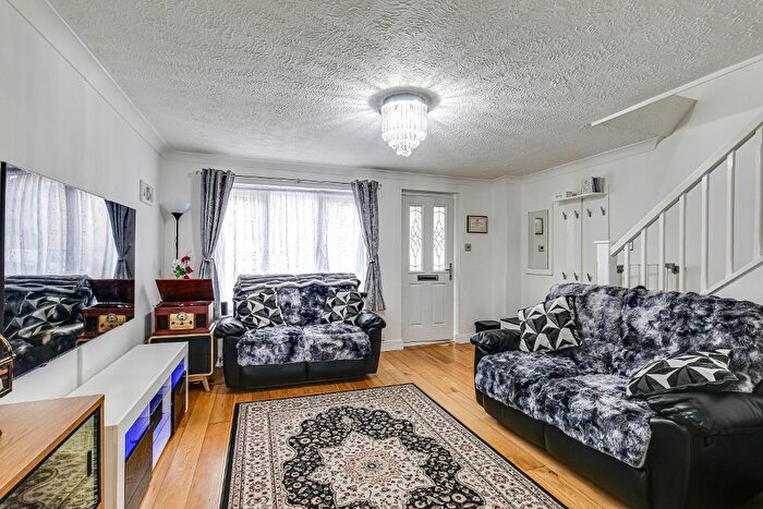 3 Bedroom Terraced House For Sale In Lomond Gardens, South Croydon, CR2