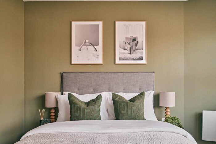 2 Bedroom Apartment To Rent In The Octagon, Birmingham, B3