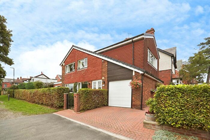 4 Bedroom Detached House For Sale In Gledhow Wood Avenue, Leeds, LS8