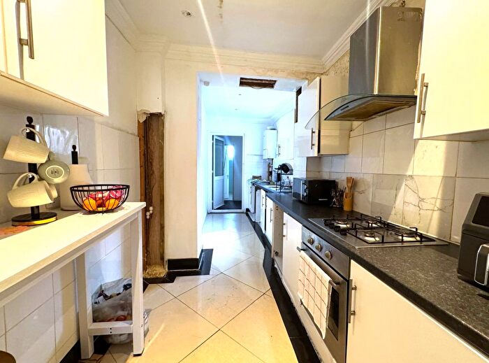3 Bedroom Semi-Detached House To Rent In Clifton Road, London, HA3