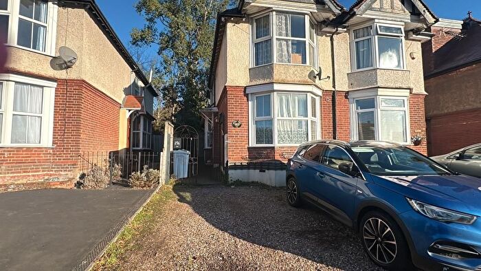 2 Bedroom Semi-Detached House To Rent In West Wycombe Road, High Wycombe, HP12