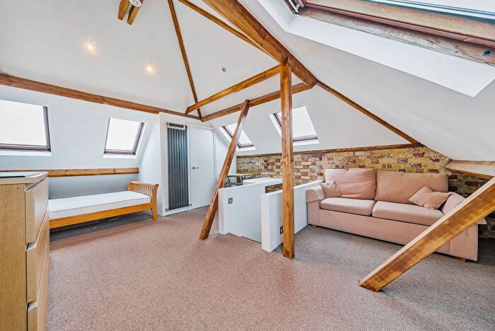 3 Bedroom Maisonette To Rent In Richmond Road, Ham, Kingston Upon Thames, KT2