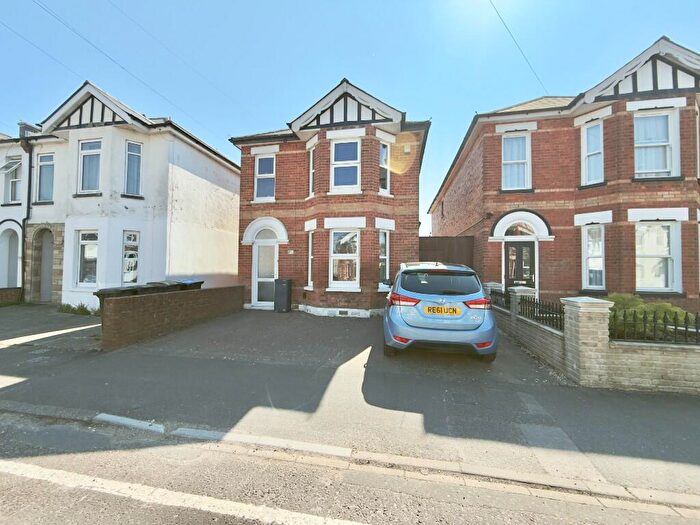 3 Bedroom Detached House To Rent In Capstone Road, Bournemouth, Dorset, BH8