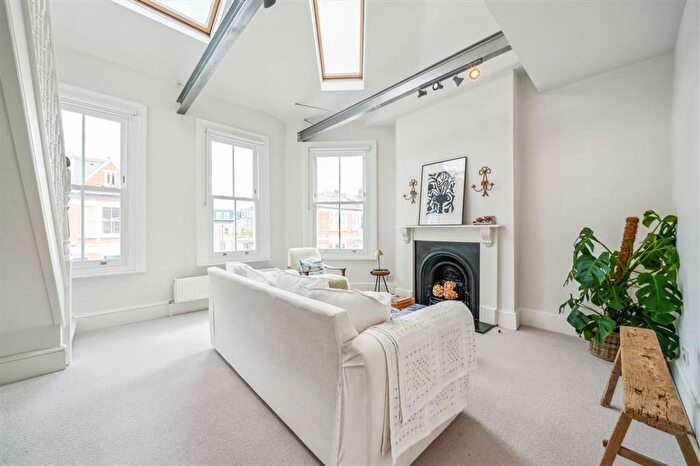 2 Bedroom Maisonette For Sale In Fernside Road, Balham, SW12