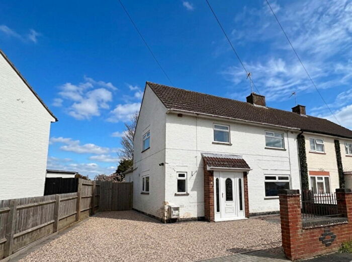 3 Bedroom Semi Detached House For Sale In Elizabeth Way, Earls Barton, NN6