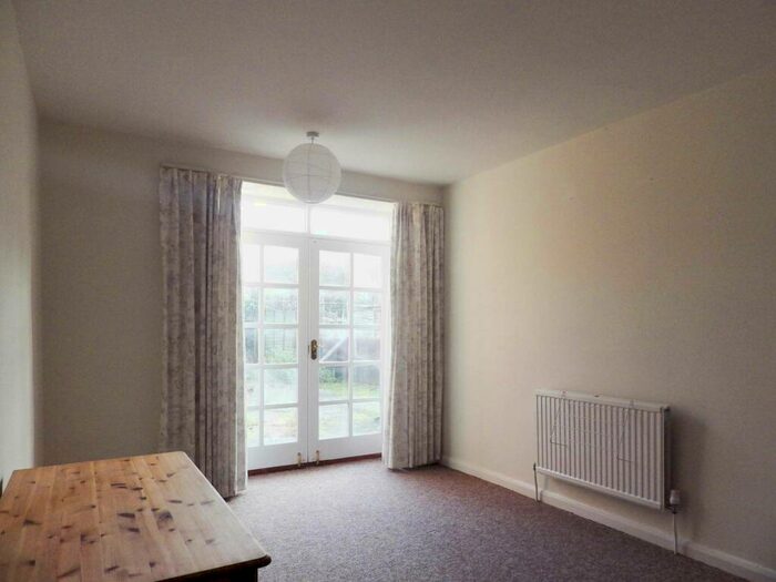 2 Bedroom Apartment To Rent In Bridge Street, Witney, Oxfordshire, OX28