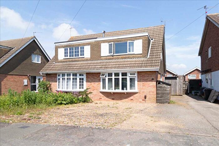 2 Bedroom Semi Detached House To Rent In Silverdale Grove, Rushden, NN10