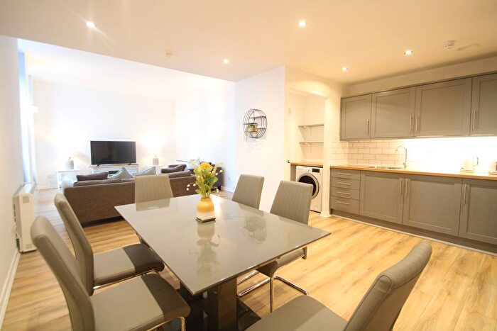1 Bedroom Property To Rent In / Canada Court, Glasgow, G1