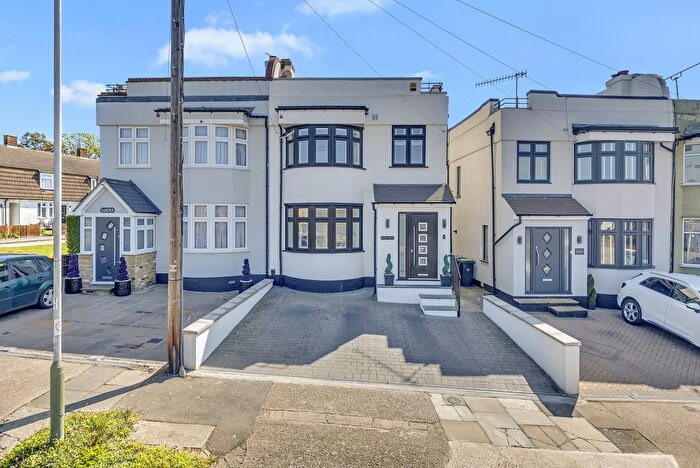 3 Bedroom Semi Detached House For Sale In Horndon Road, Collier Row, RM5