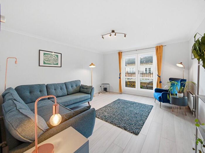 2 Bedroom Flat For Sale In / Dicksonfield, Edinburgh, EH7