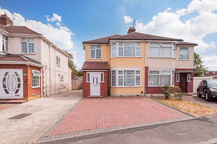 3 Bedroom Semi-Detached House For Sale In Glentworth Place, Slough, SL1