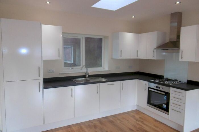 2 Bedroom Flat To Rent In Broadgate Avenue, Beeston, NG9