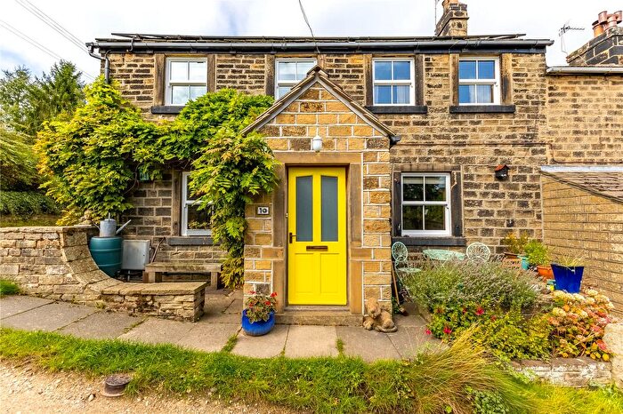 4 Bedroom End Of Terrace House For Sale In Uppergate, Hepworth, Holmfirth, HD9