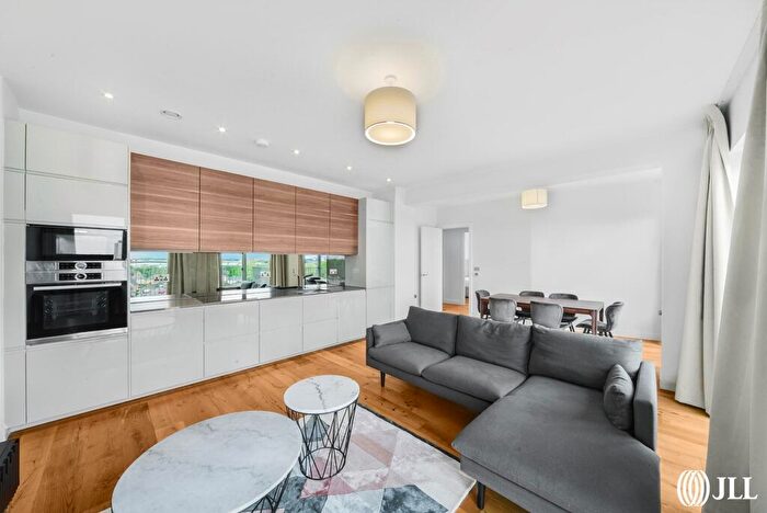 3 Bedroom Flat To Rent In Copperworks Wharf Sugar House Island, E15