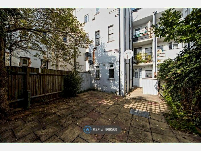 2 Bedroom Flat To Rent In Creeland Grove, Catford, SE6