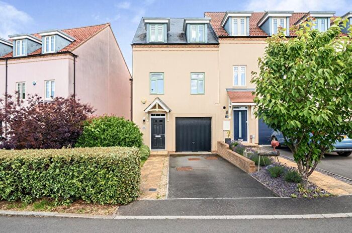 3 Bedroom Semi-Detached House For Sale In Harvest Way, Thornbury, BS35