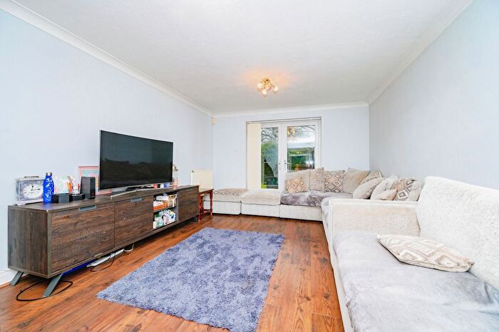 5 Bedroom Detached House For Sale In Greenside Park, Luton, Bedfordshire, LU2