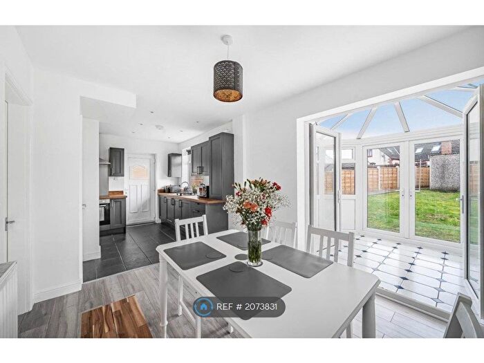 3 Bedroom Semi-Detached House To Rent In Dewsbury Road, Wakefield, WF3