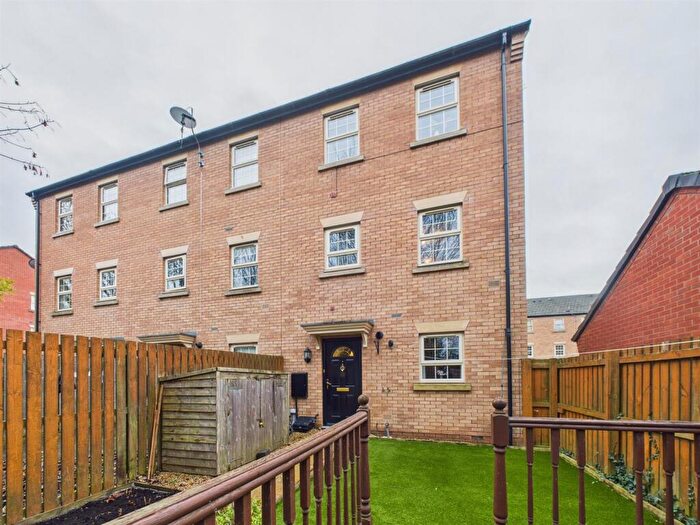 2 Bedroom Town House For Sale In Towpath Way, Spondon, Derby, DE21