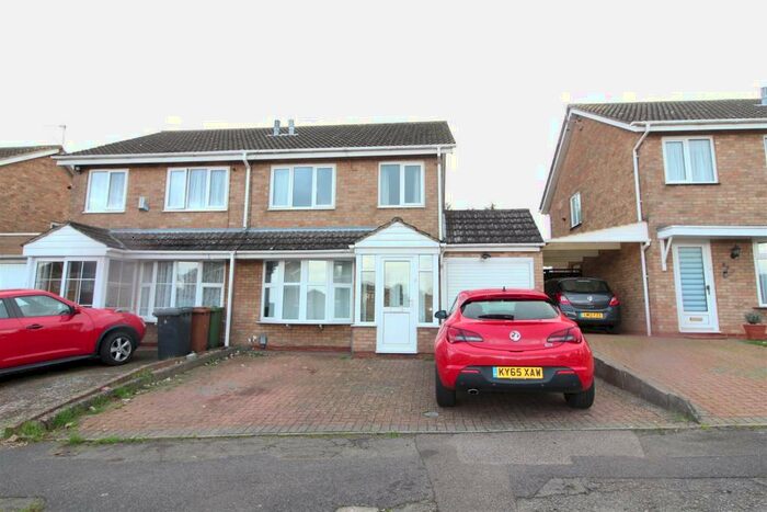3 Bedroom House To Rent In Oakley Drive Wellingborough Northamptonshire, NN8