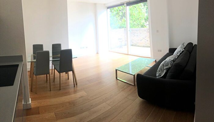 2 Bedroom Flat To Rent In Westking Place, London, WC1H