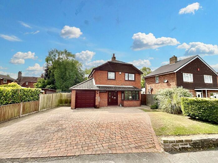 3 Bedroom Detached House For Sale In Gateway Avenue, Baldwins Gate, ST5