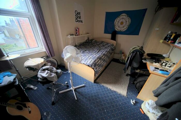 3 Bedroom Semi-Detached House To Rent In Regent Park Terrace, Hyde Park, Leeds, LS6