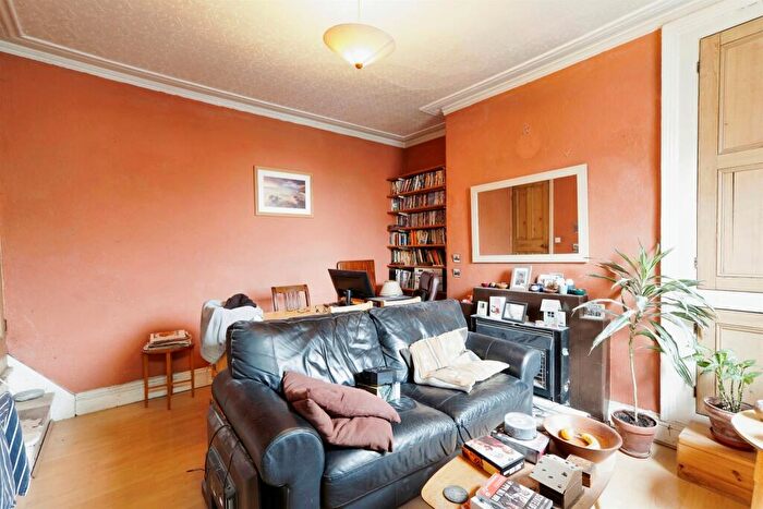 2 Bedroom Terraced House For Sale In Ashton Road, Leeds, LS8