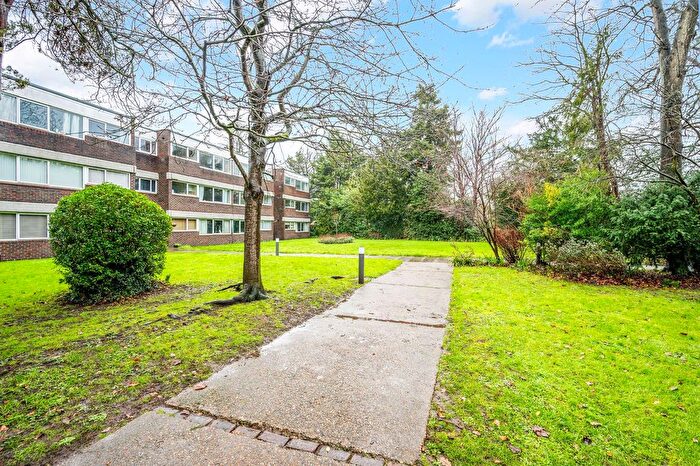 2 Bedroom Flat For Sale In Chessington Road, Ewell, KT17