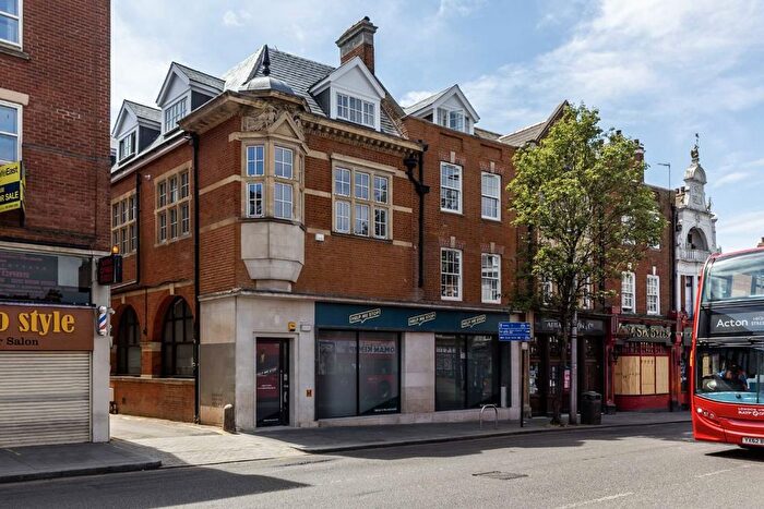 2 Bedroom Flat To Rent In High Street, Acton, W3