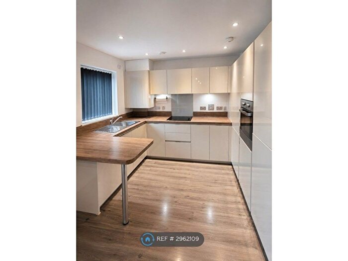 2 Bedroom Flat To Rent In West Thurrock, Lakeside Shopping Centre, RM20