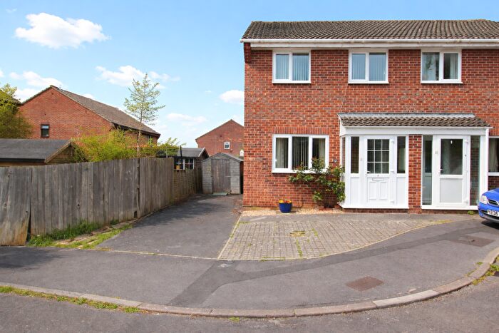 3 Bedroom Semi Detached House For Sale In Blagrove Close, Street, BA16
