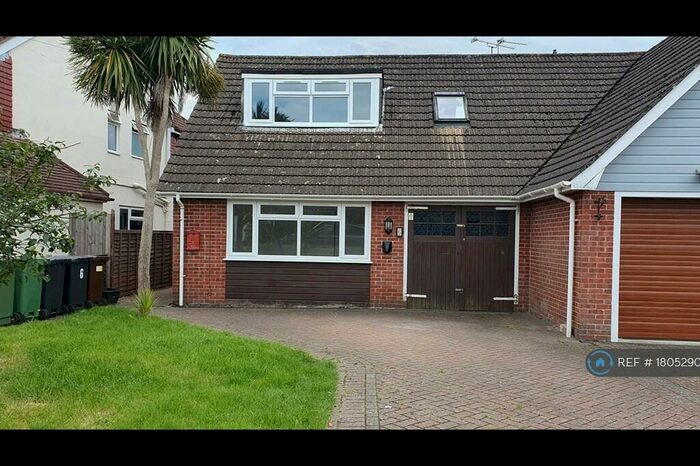 4 Bedroom Semi-Detached House To Rent In Mill Road, Denmead, Waterlooville, PO7