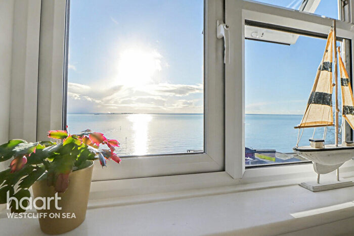 1 Bedroom Flat For Sale In Shorefield Gardens, Westcliff-On-Sea, SS0