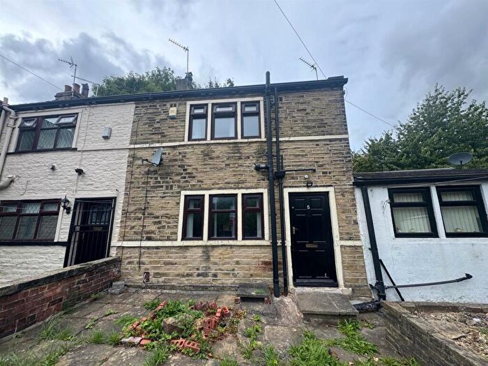 2 Bedroom House To Rent In Suddards Fold, Odd Southfield Lane, Bradford, BD7