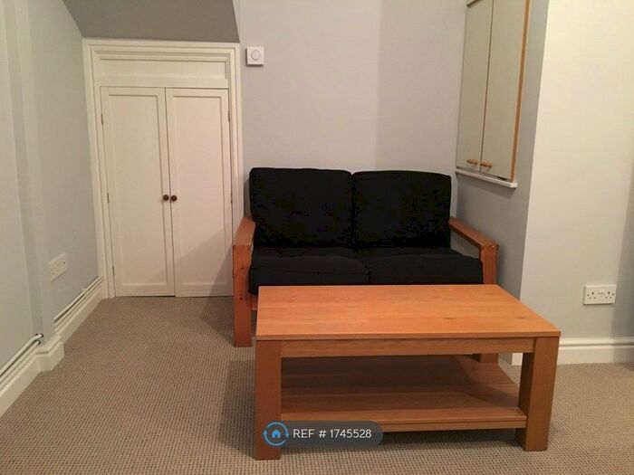 3 Bedroom Flat To Rent In Morley, Morley, Leeds, LS27