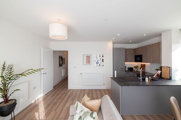 2 Bedroom Flat For Sale In Edgware Road, Hendon, NW9